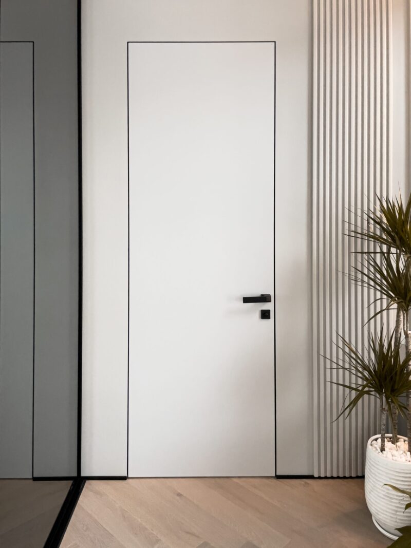 Usa de interior cu toc ascuns Filomuro - garnitura neagra - 210 x 70 cm Usa de interior cu toc ascuns Filomuro - garnitura neagra - 210 x 70 cm