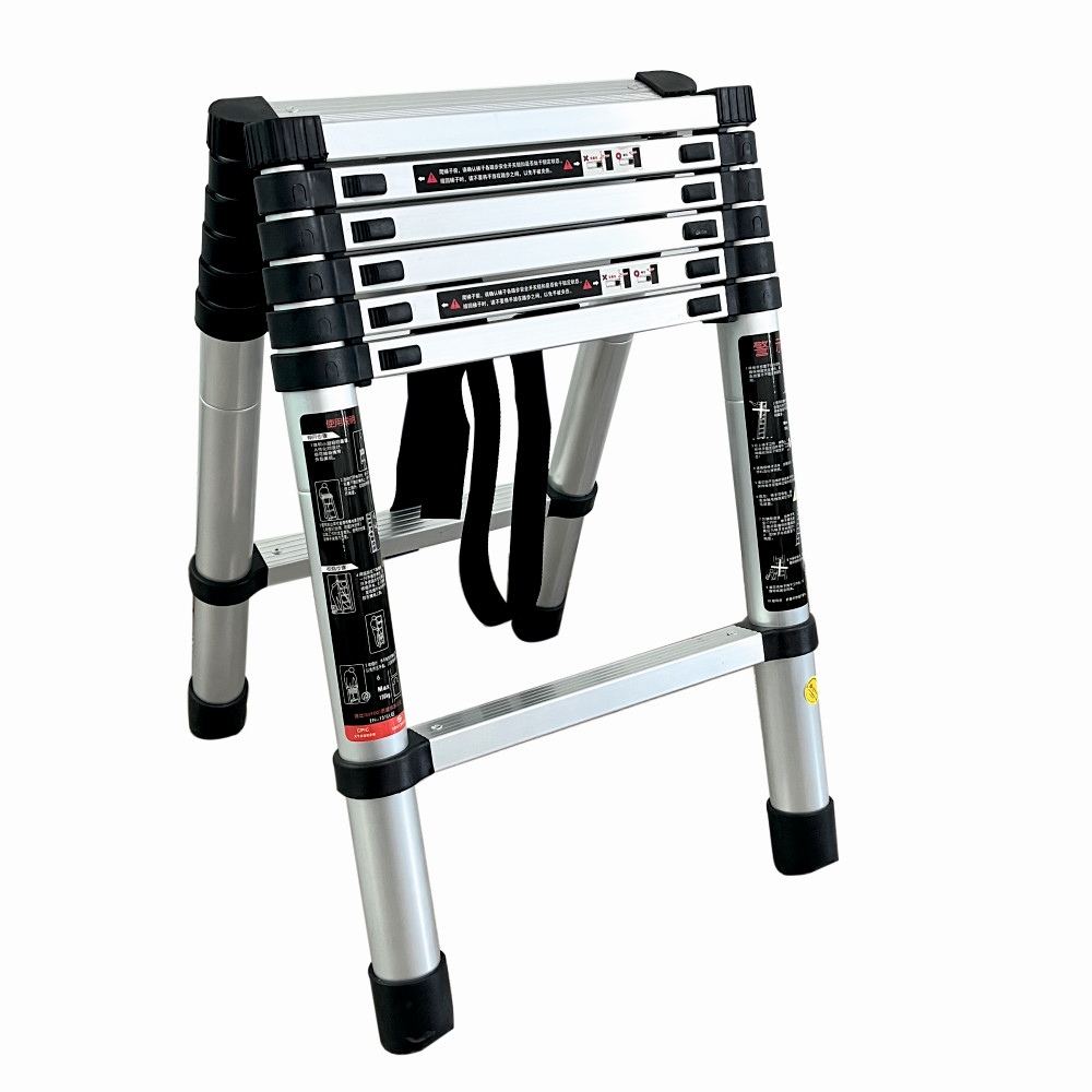 Scara telescopica din aluminiu dubla MESTERINO TOOLS JL-101-2X2.0, 2+2 metri, 2×7 trepte, greutate maxima 150 kg – In lucru Scara telescopica din aluminiu dubla MESTERINO TOOLS JL-101-2X2.0, 2+2 metri, 2x7 trepte, greutate maxima 150 kg - In lucru