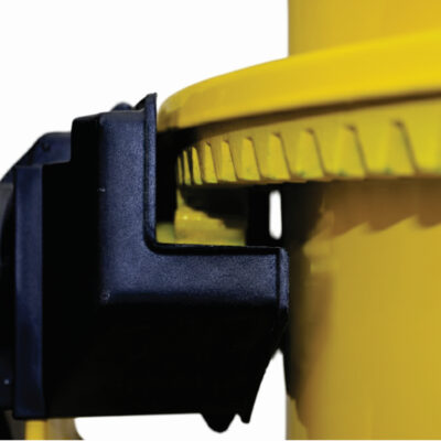 Betoniera profesionala MESTERINO TOOLS HCM650, capacitate 180 litri, motor 1000W cu bobinaj din cupru, roti si coroana din fonta - In lucru
