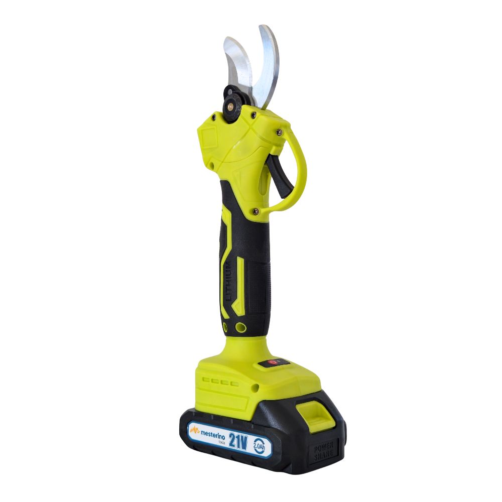 Foarfeca pentru taiat crengi cu acumulator MESTERINO TOOLS MT-PWT02115, diametru taiere maxim 30 mm, forta de taiere 130 NM – In lucru Foarfeca pentru taiat crengi cu acumulator MESTERINO TOOLS MT-PWT02115, diametru taiere maxim 30 mm, forta de taiere 130 NM - In lucru