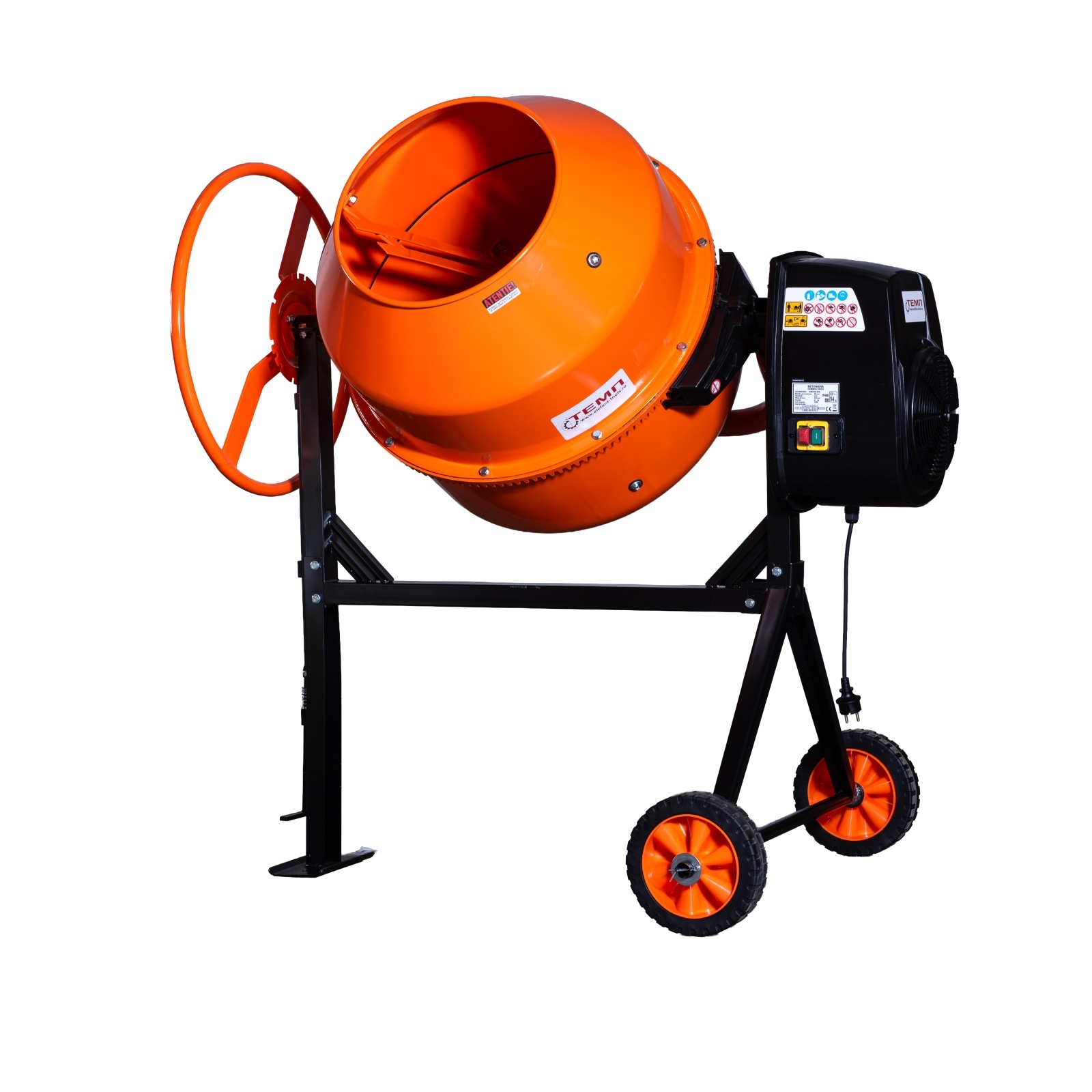 Betonieră 205L TEMP HCM660 1250 W, 29,5 rot/min – In lucru Betonieră 205L TEMP HCM660 1250 W, 29,5 rot/min - In lucru