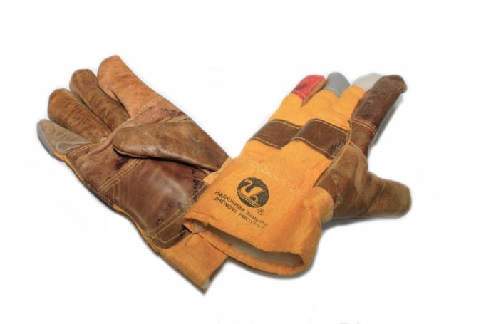 Manusi de protectie Micul Fermier, din piele, cu interior imblanit – In lucru Manusi de protectie Micul Fermier, din piele, cu interior imblanit - In lucru