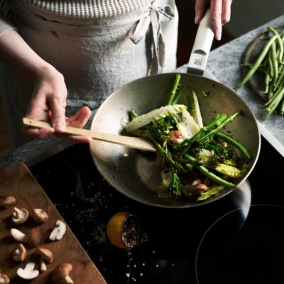 Wok din inox Fiskars Norden, Ø 28 cm - SimpleTools