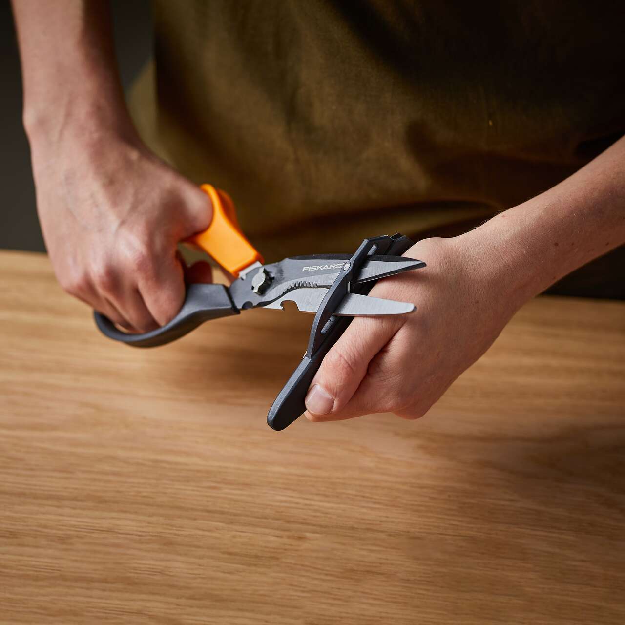 Foarfeca universala Fiskars Cut+More, 303 mm, 131 g - imagine 10