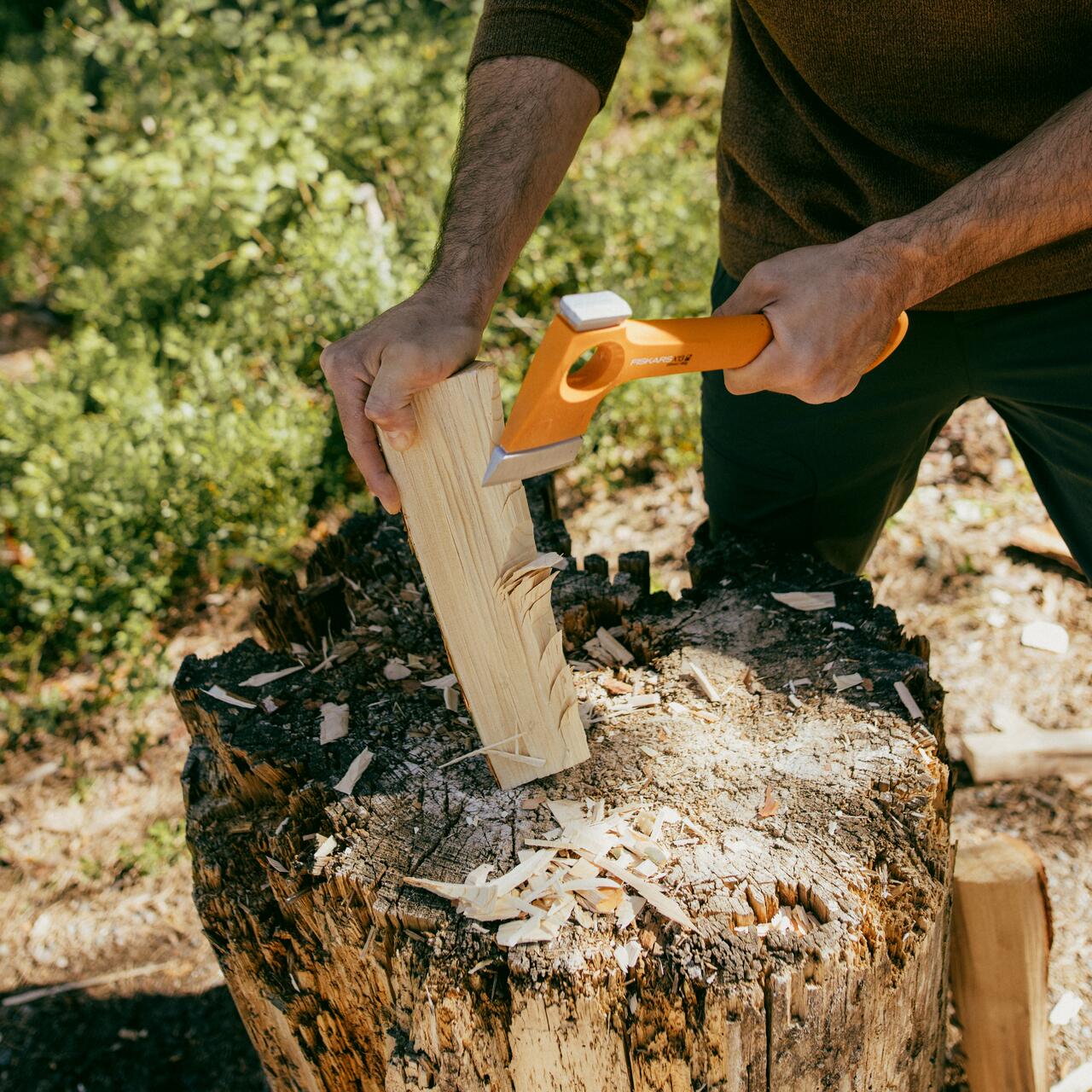 Topor pentru camping Fiskars X13, 500g, 33 cm - imagine 3