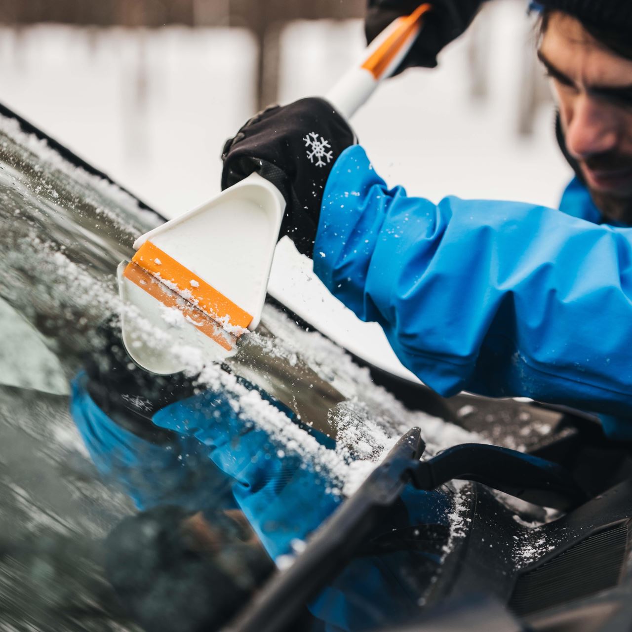 Perie si racleta pentru gheata Fiskars SnowXpert 670 mm, 221 g - imagine 4