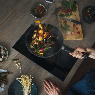 Tigaie wok Fiskars Hard Face, Ø  28 cm,  4.5 l - SimpleTools